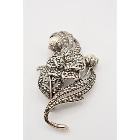 KJL Avon Vintage Flower Pin Brooch Silver Rhinestone Crystal Pearl Signed Bin5B - Picture 2 of 12